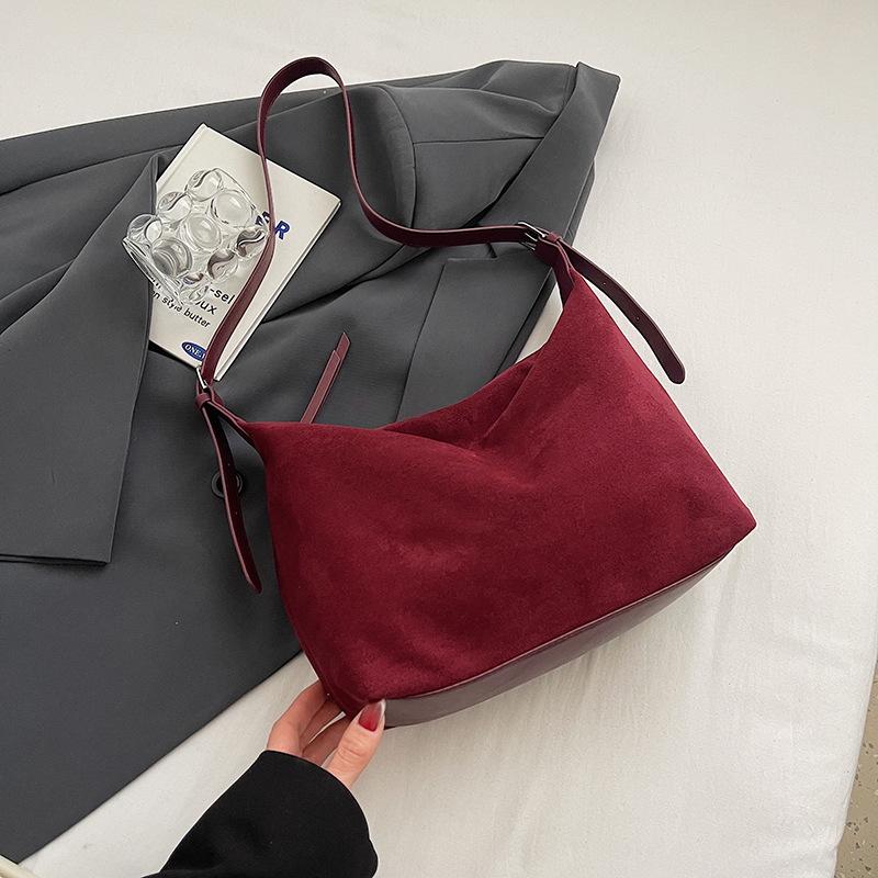 

Fashion retro tote bag women s autumn and winter new versatile trend shoulder bag niche texture messenger bag