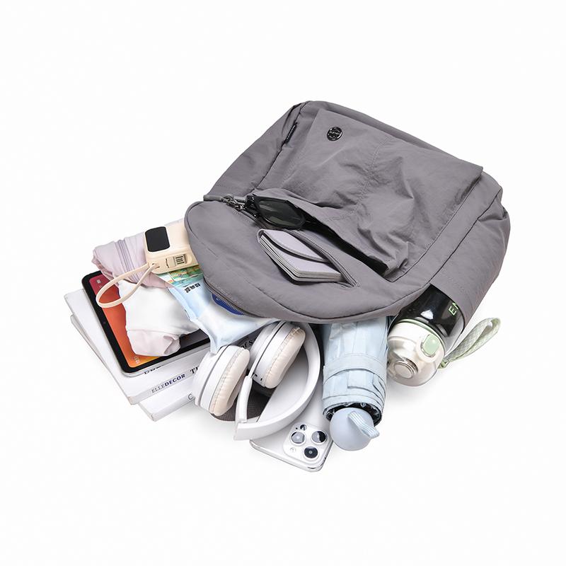 Backpack Women's Outdoor Travel Backpack Large Capacity Nylon Bag