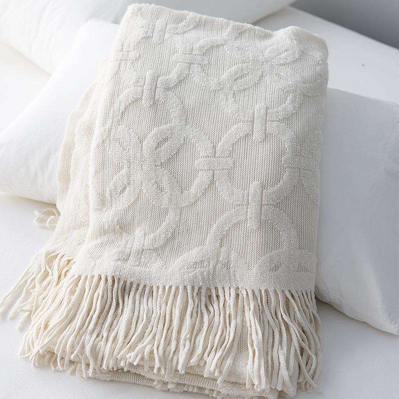 Nordic Knitted Bed Runner & Throw Blanket - Soft Fabric, Decorative Scarf for Bed or Sofa