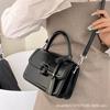 Korean niche handbag women's 2025 new trendy shoulder messenger bag versatile ins fashion popular small square bag