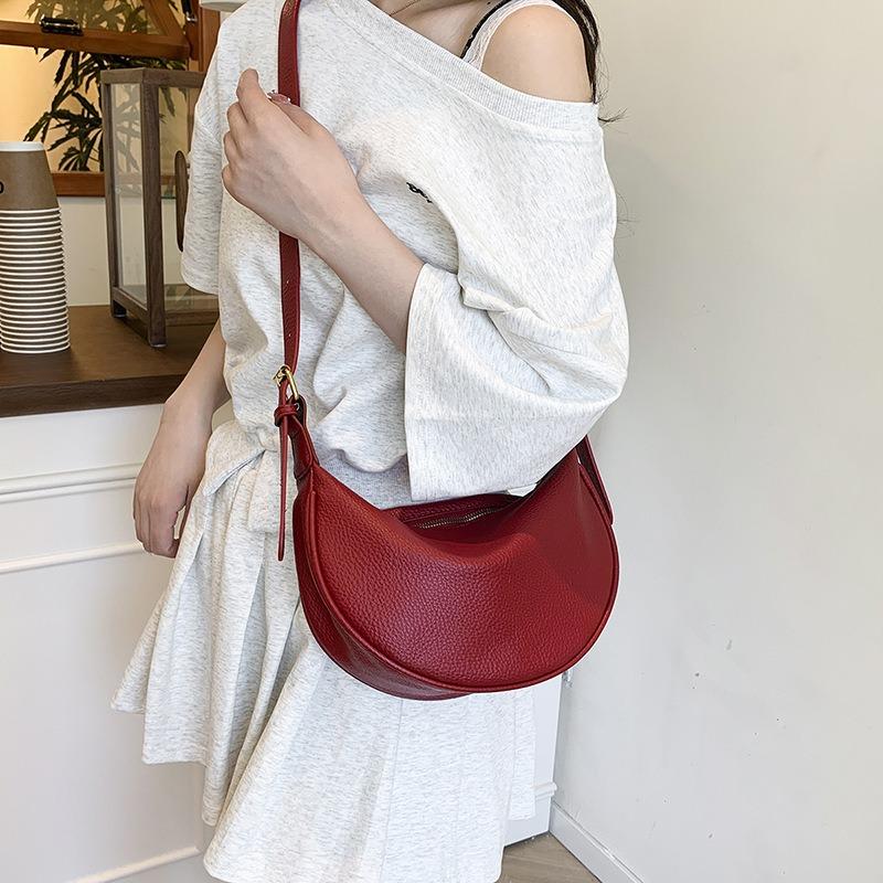 Premium bag women's new versatile shoulder messenger bag niche simple commuter dumpling bag