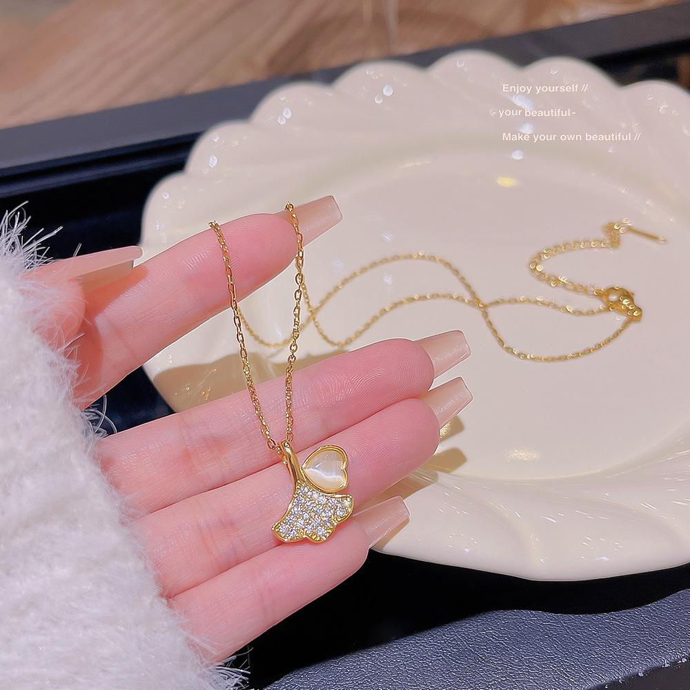 

Модная роскошь гинкго билоба ожерелье ниша микро-инкрустированный циркон веер кулон титан ключица цепочка ювелирные изделия женщина