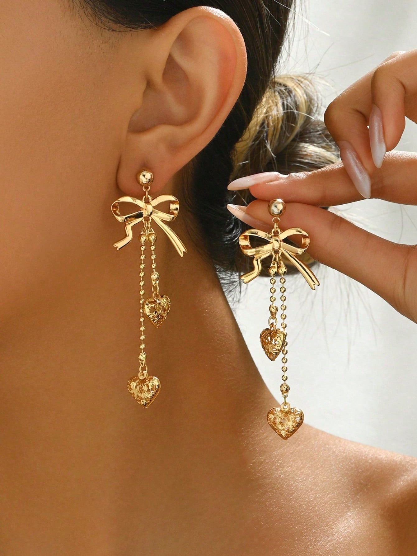 

2pcs Elegant Fashion Bow, Hollow Metal Heart Pendant, Burgundy Heart Glass Rhinestone, Star & Moon Combo, Copper Earrings With Crystal Chain one-size золотой