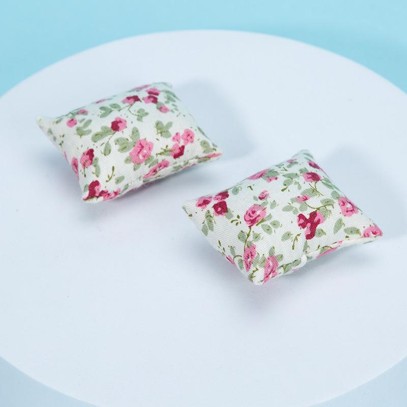 2Pcs 1:12 Dollhouse Mini Furniture Cloth Sofa Pillow Doll House Home Furnishings