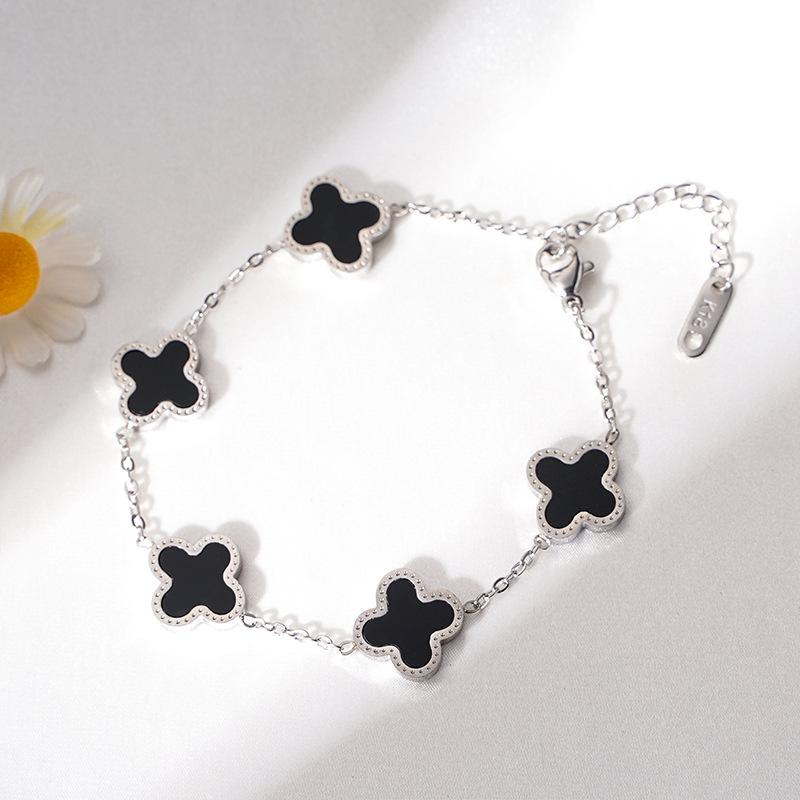 Fashionable Charm Premium Titanium Steel Clover Bracelet