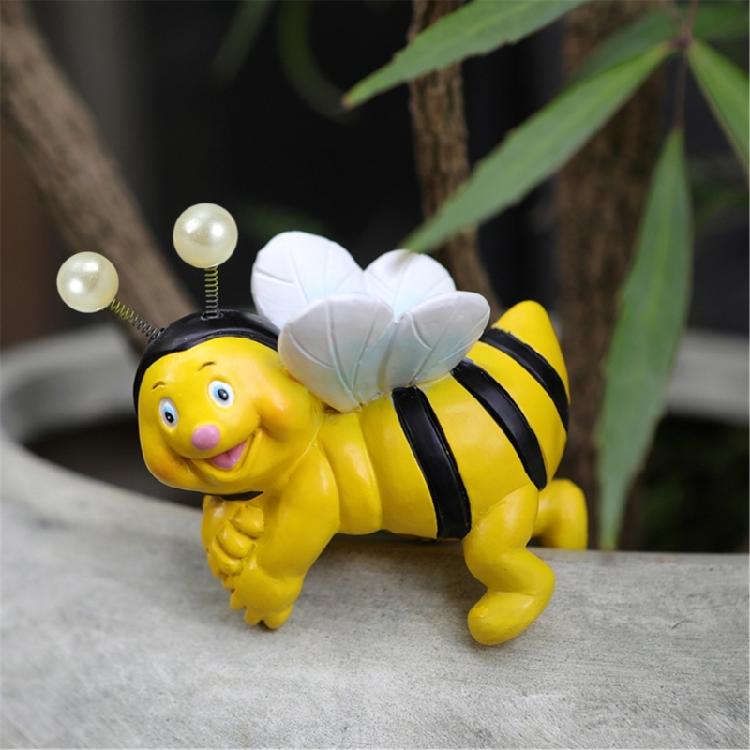 2Pieces Cute Climbing Bees Resin Pot Huggers Figurines for Personalizing Garden Patios Balconies and Home Decoration