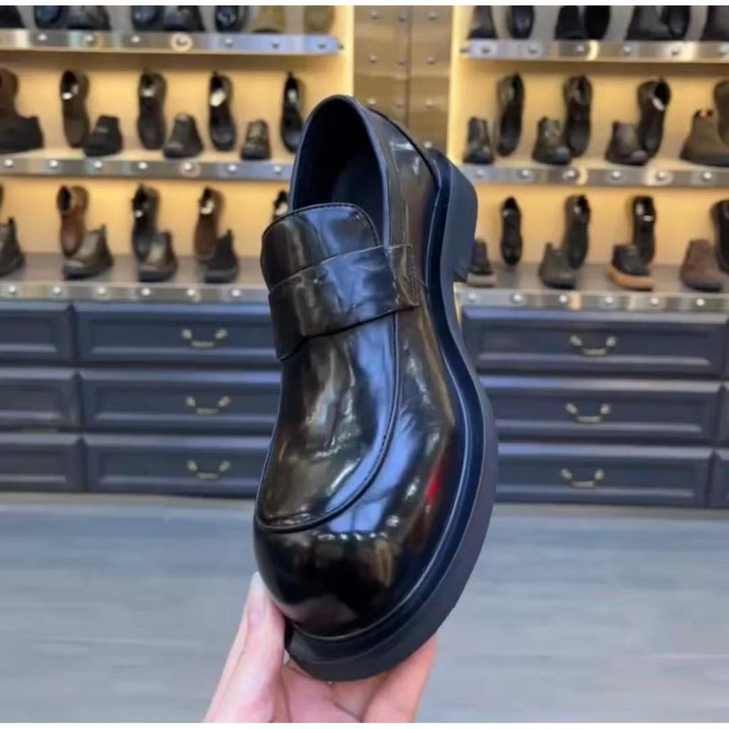 New product big head leather round head British bright leather lazy one pedal casual comfortable leather shoes handsome men's shoes tide