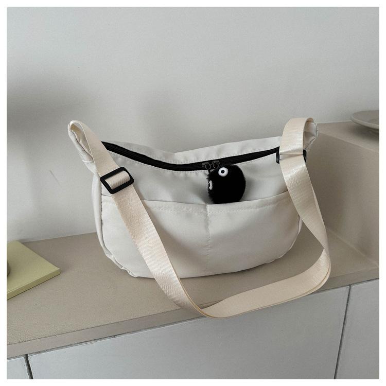 Spring new fashionable versatile solid color messenger bag casual simple dumpling bag street trend large capacity schoolbag