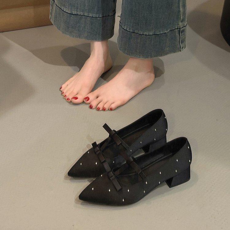 

Soft leather version~ bow gentle shallow mouth Mary Jane shoes women s pointed head one pedal rhinestone flat bottom one word belt single shoes 35