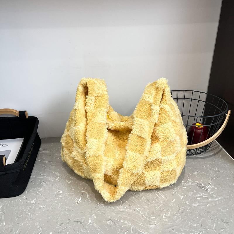 

Large capacity contrasting color plaid trendy personalized women s bag lazy casual underarm oblique span single shoulder plush tote big bag жовтий