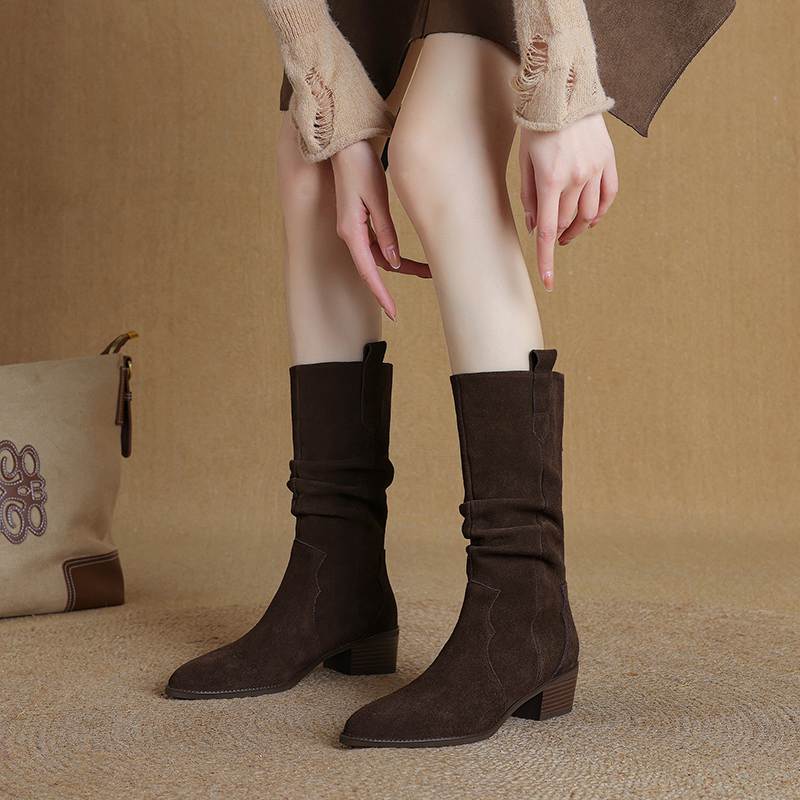 Krazing Pot Nubuc din piele intoarsa de vaci Cizme de iarna cu varf rotund cu toc mediu pentru femei Cizme cu pliuri retro elegante pentru femei la mijlocul gambei