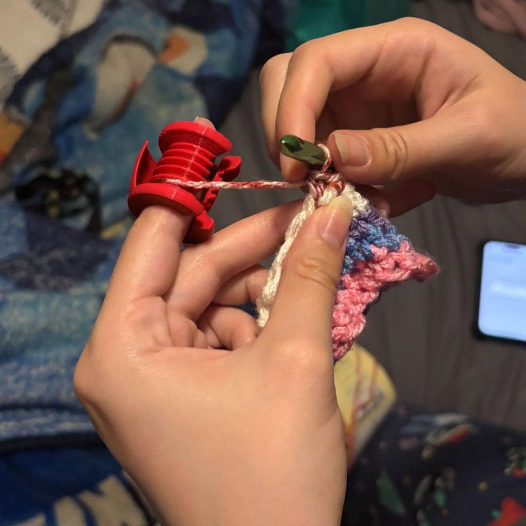 Crochet Finger Yarn Holder Knitting Thimble Tool Crochet Tension Ring for Women Men Hobbyists Artists Home Craft Room Apartment