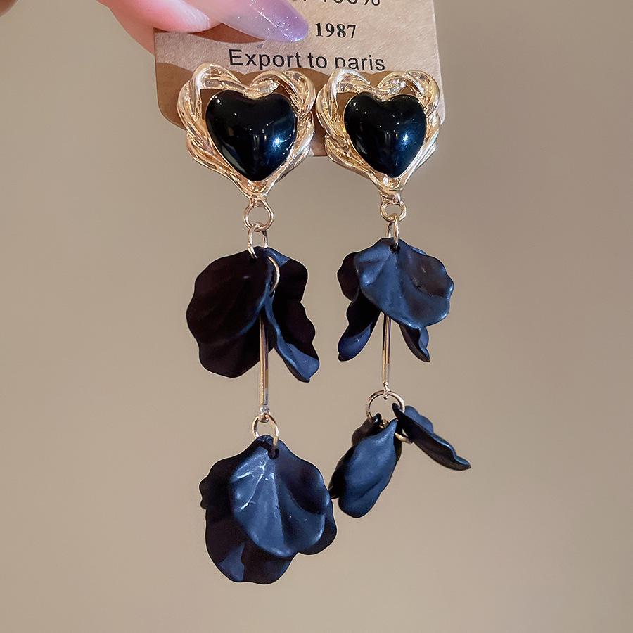 Geometrische Plissee-Ohrringe mit Glasperlen der Black Series: Elegante silberne Ohrstecker mit einem luxuriösen und vielseitigen Design.