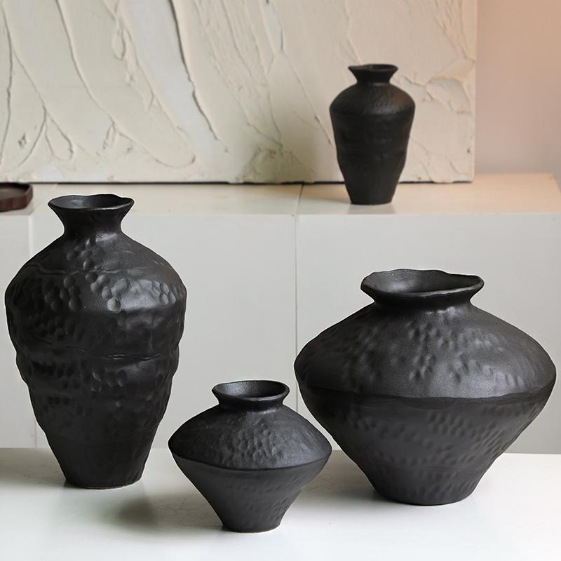 Wabi-Sabi Black Pottery Jar: Zen-style Retro Ceramic Vase for Tea Rooms and Hotels