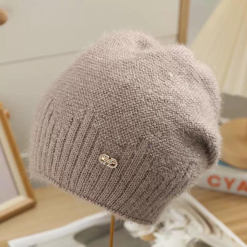 Dámská podzimní/zimní silná pletená vlněná a sametová čepice