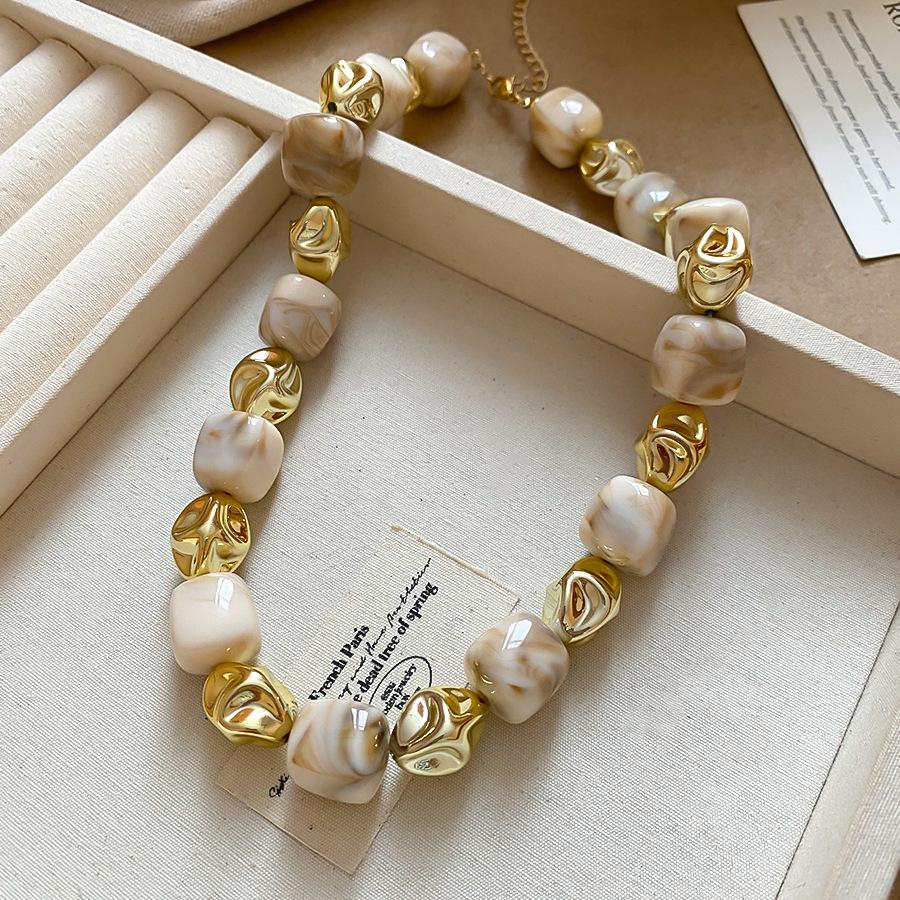 European and American color acrylic shell beaded necklace design sense collarbone chain exaggerated necklace women