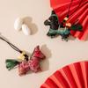 Naszyjnik Xiangyun Silk Rok Konia: Elegancki Wisiorek Maskotka Zodiaku w Stylu Chińskiego Luksusu