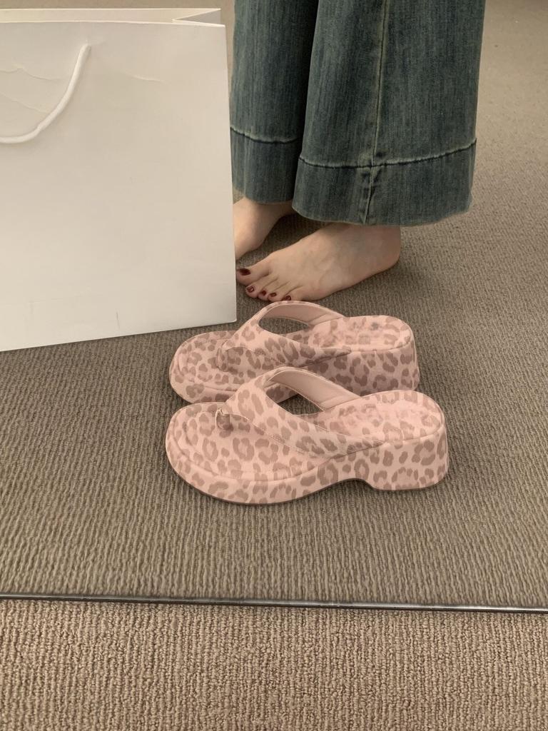 Fairy wind thick bottom slope heel leopard print toe flip-flops beautiful seaside beach slippers female summer wear