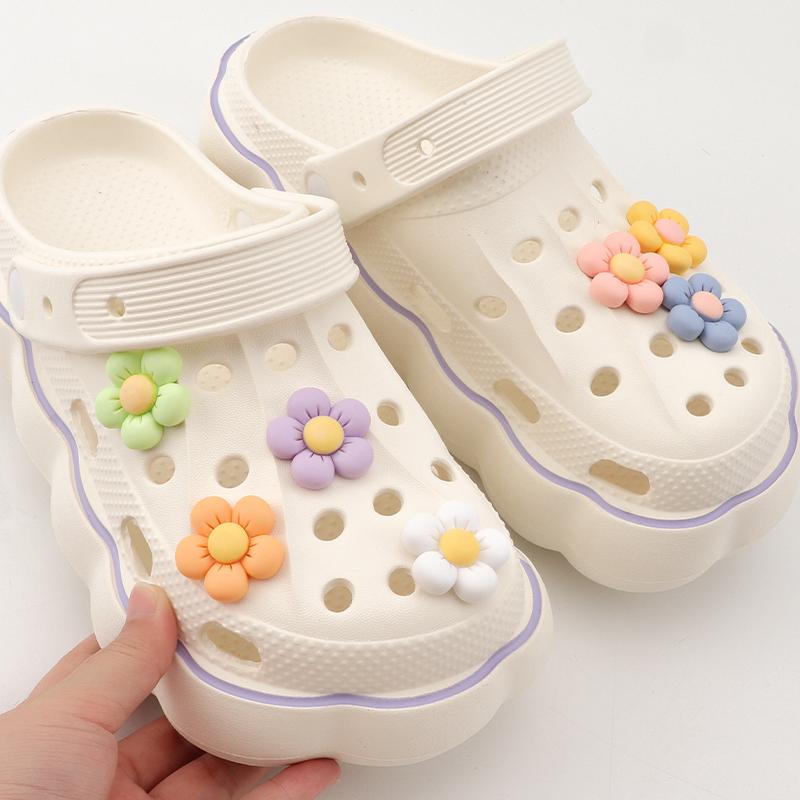 New 1PCS Flower Shoe Charms for Girls Cute Shoes Charm for Adults Teens Kids Kawaii Shoe Decoration with Buttons Clog Sandals