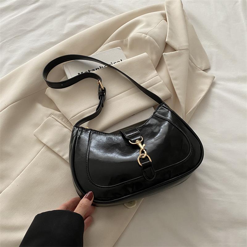French light luxury armpit bag chain baguette bag women's 2025 summer new fashion commuter versatile shoulder messenger bag