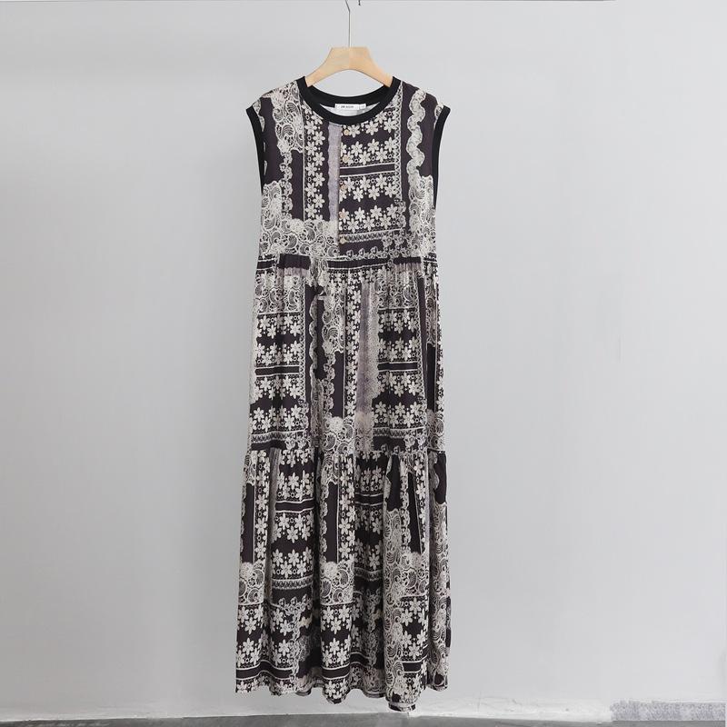 

Новое летнее платье-майка — это модный дизайн для женщин.. Это жилетное платье без рукавов на пуговицах большого размера, которое носят сверху. XL