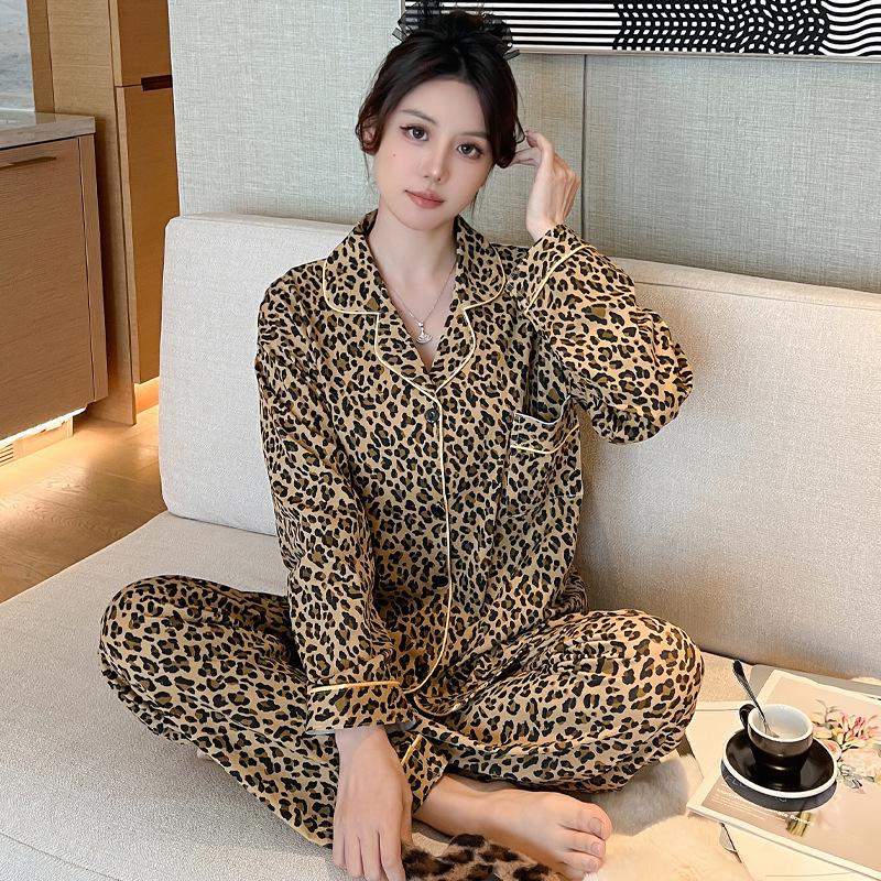 Korean Style Casual Long Sleeve Striped Pajamas for Spring/Autumn, Versatile Homewear with Fashionable, Relaxed Look.