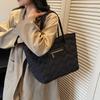 2025 winter new large-capacity diamond portable shoulder bag casual simple retro versatile tote bag