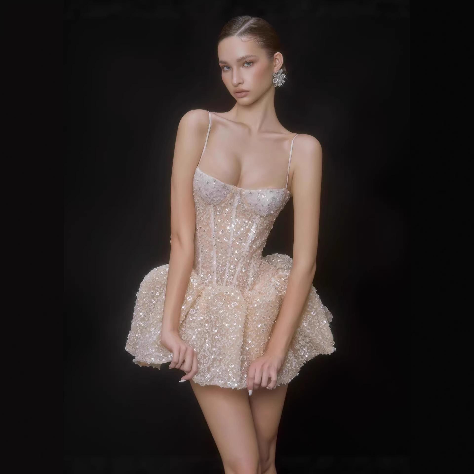 

Искрящееся strapless платье-бандо с пайетками - Приталенное вечернее платье Large