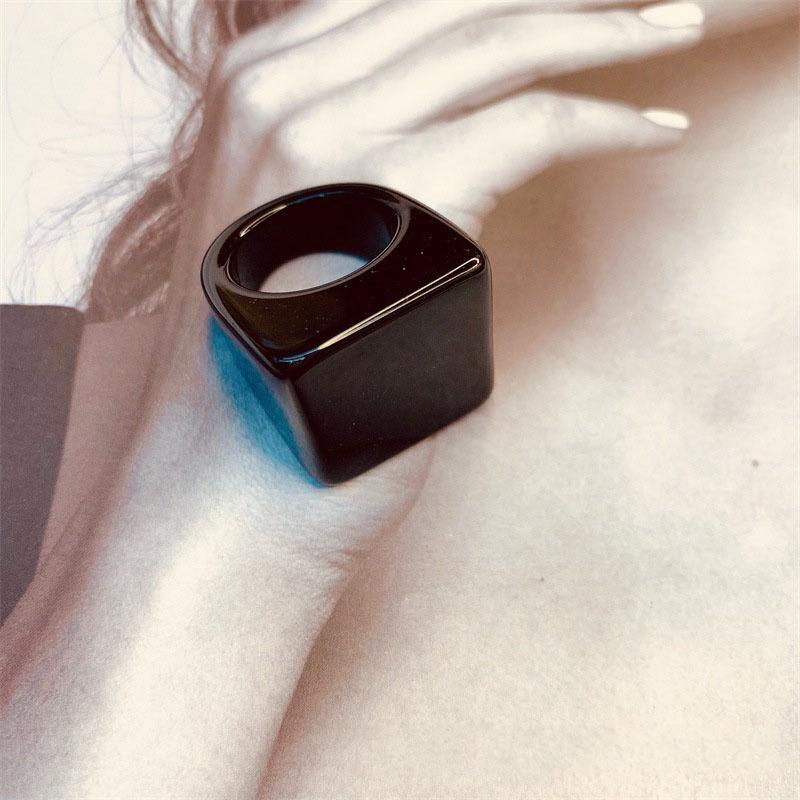 

Vintage Geometric Square White Black Color Resin Big Finger Rings For Women Fashion Transparent Acrylic Ring For Couple jewelry