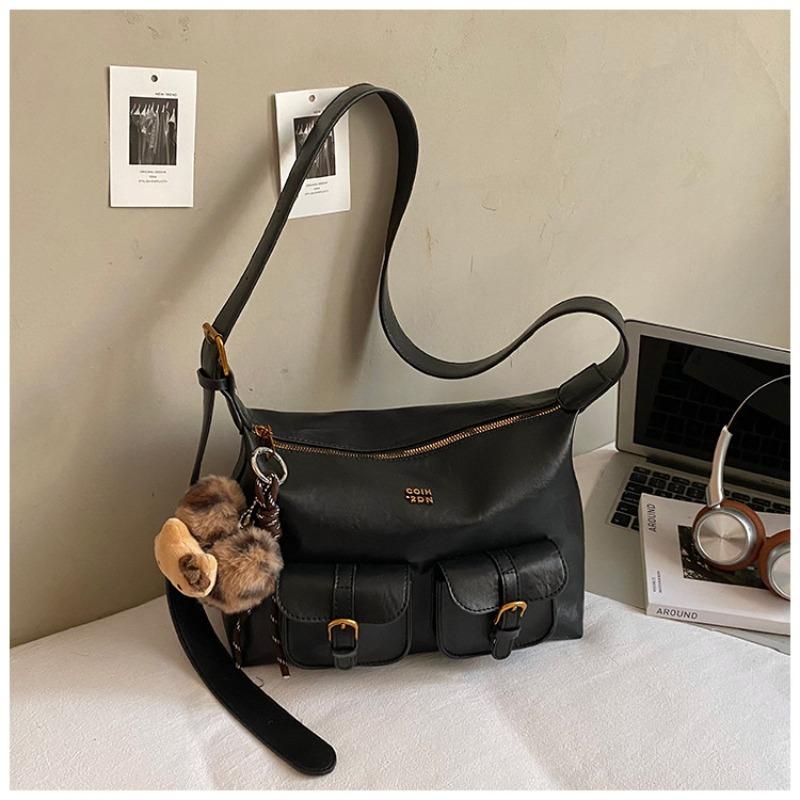 Large-capacity commuter bag women's winter new casual simple shoulder pillow bag fashionable messenger bag