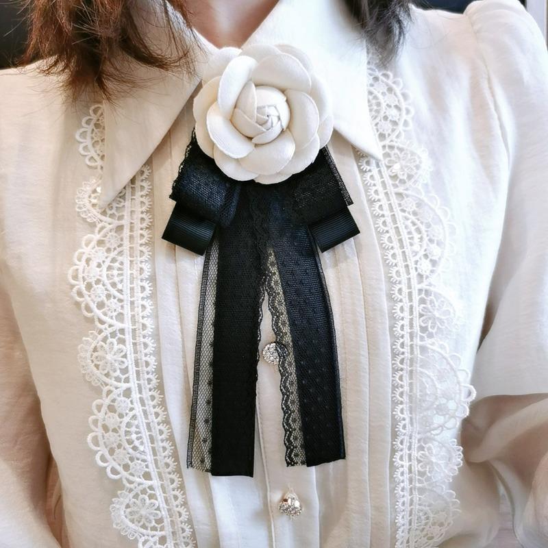 Retro Tygkonst Kameliablomma Brosch Tyg Spets Fluga Mode Smycken Skjortkrage Nålar Broschen För Kvinnor Tillbehör