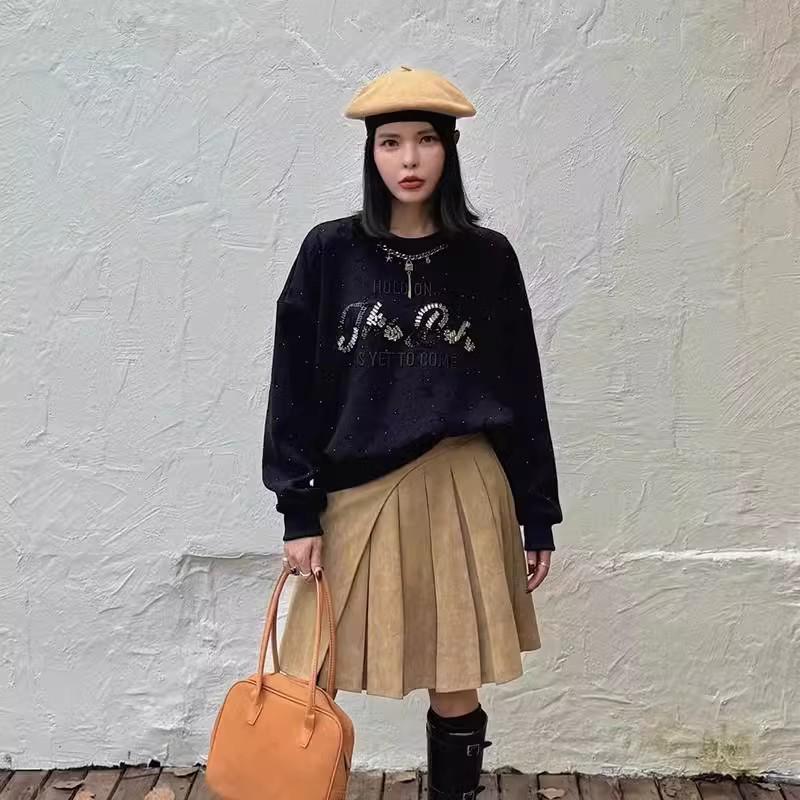 Plus Size Women’s Autumn/Winter Sweatshirt with Inlaid Diamond Letter Chain Design