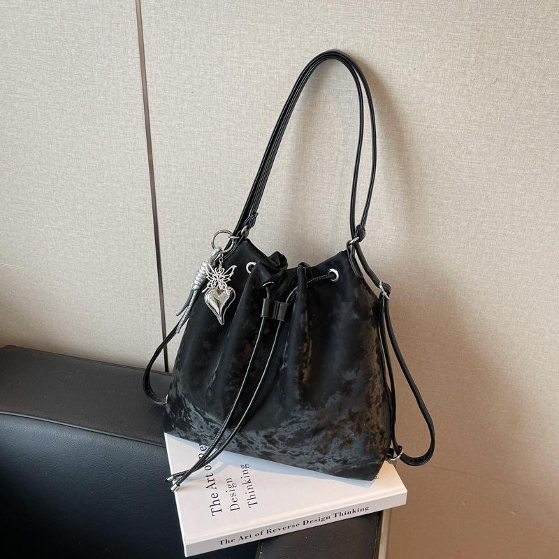 Tasche mit großem Fassungsvermögen für Frauen im Sommer, lässige Umhängetasche, Crossbody-Pendler-Eimertasche, multifunktionaler Rucksack