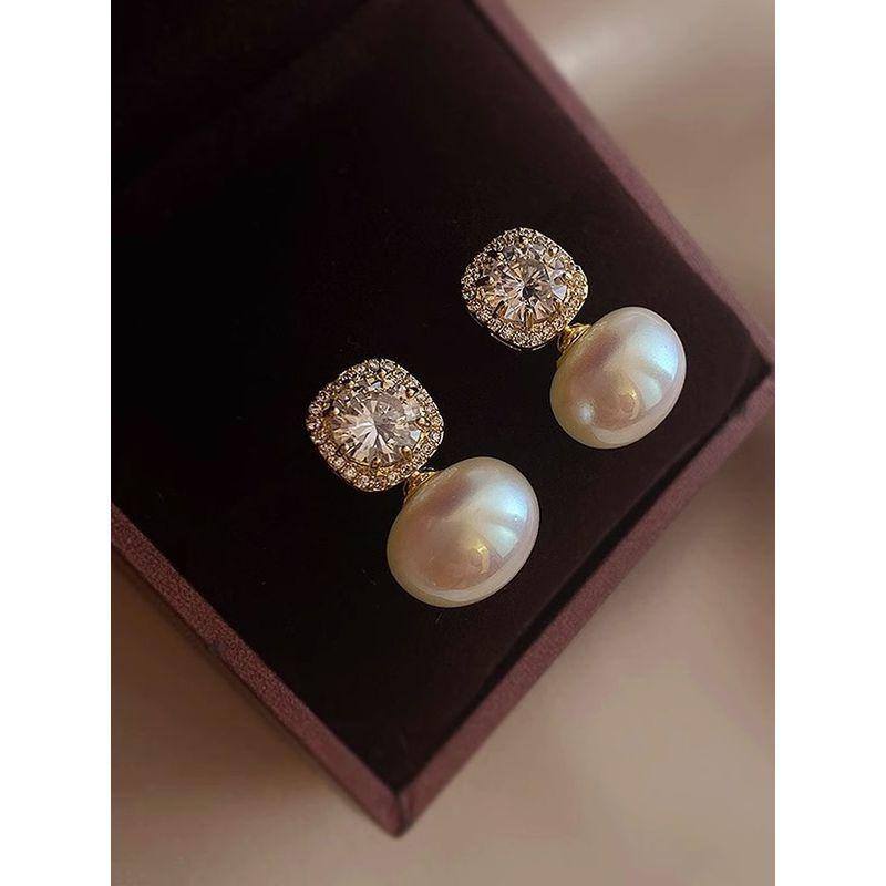 Ktlt/French style Retro Pearl Stud Earrings Women Light Luxury Niche Design High Sense Earrings Temperament Internet Celebrity Earrings Fashion