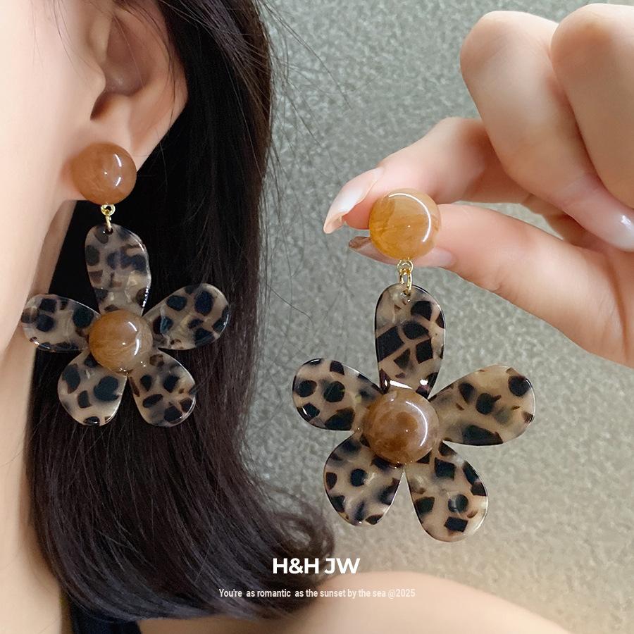 Silver needle resin smudged leopard print flower stud earrings retro Spice Girl fashion personalized earrings design sense niche earrings women