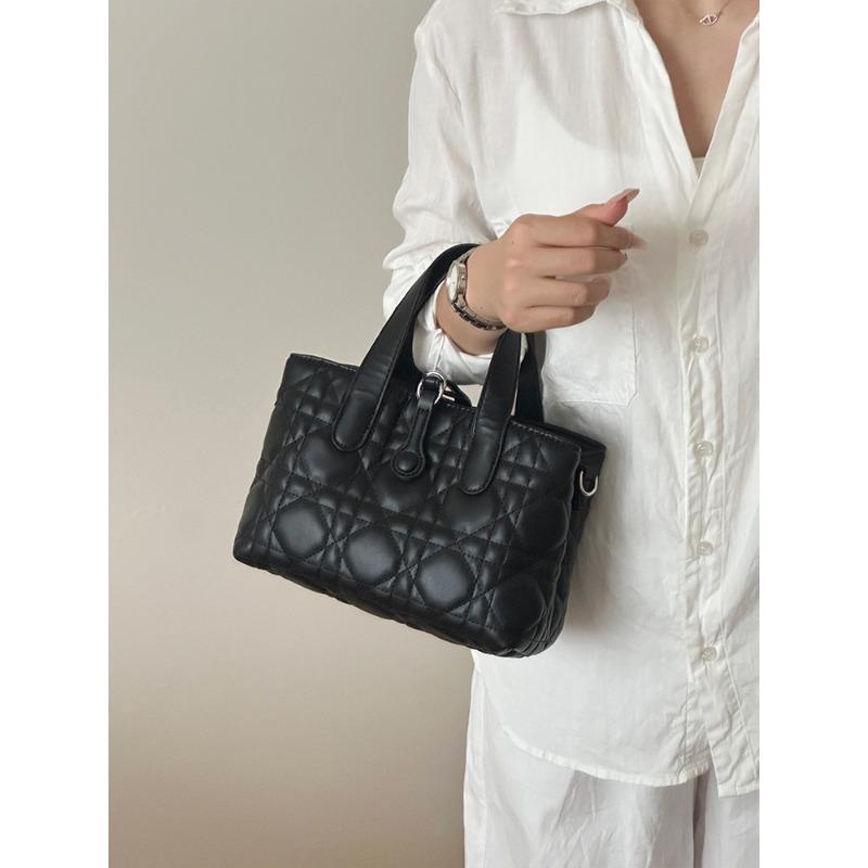 

D home new handbag embroidered shoulder messenger bag diamond bucket bag vegetable basket female Princess Diana bag