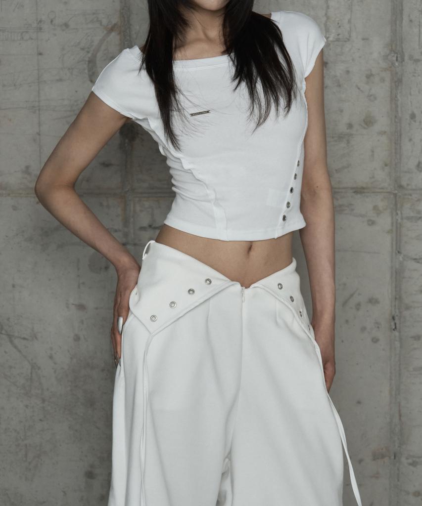 ETRE AU SOMMET Pigment Damage Panel Short Top (Ivory)