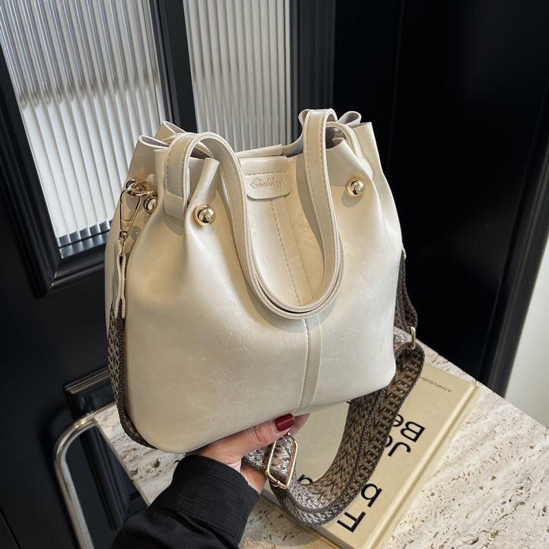 

Chic Designer Bucket Bag For Women Versatile Soft Pu Leather Tote With Wide Adjustable Strap In Elegant Black Brown And Khaki Shades OffWhite