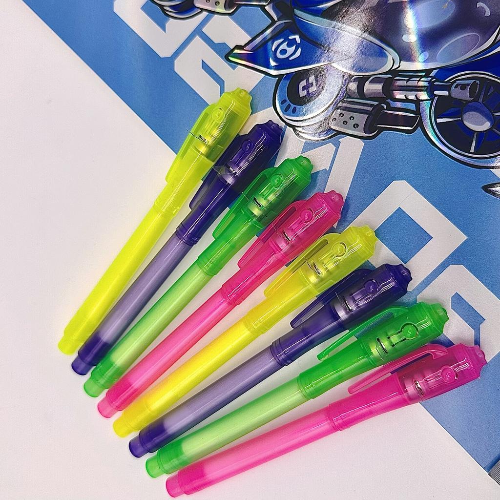 20 Stück Unsichtbarer Tintenstift Set - Geheime Nachrichten schreiben - Inklusive UV-Licht zum Enthüllen von Nachrichten, Farbe des Stifthalters ist zufällig.
