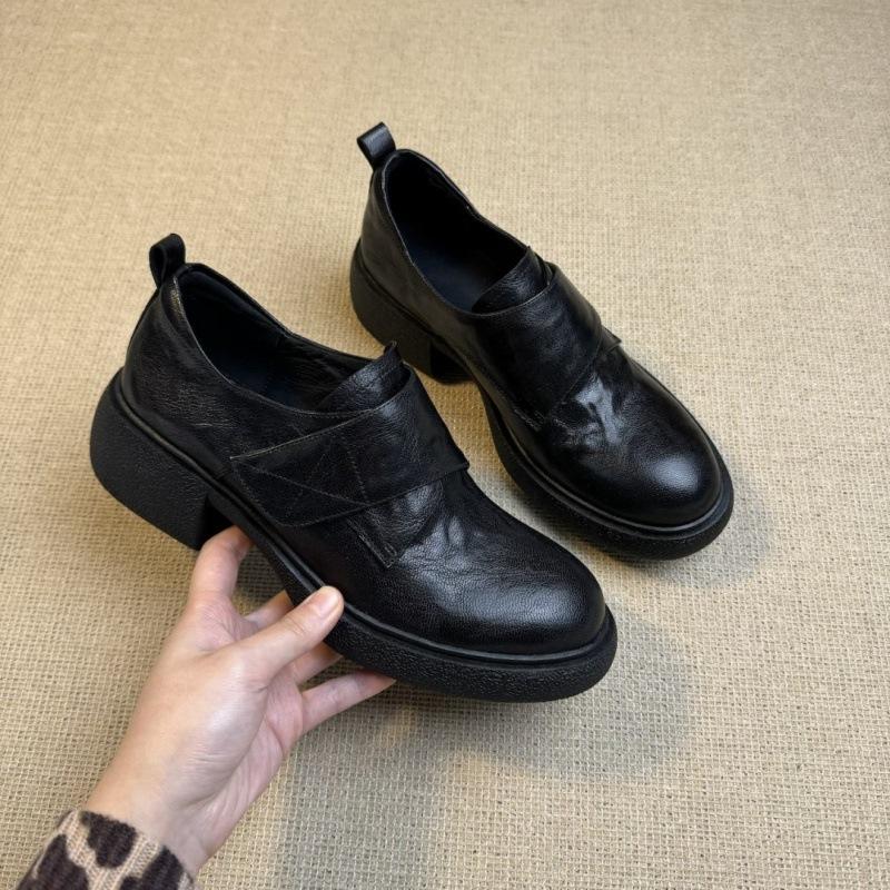 Round head retro simple loafers women's 2025 autumn new commuter small leather shoes Velcro deep mouth platform single shoes