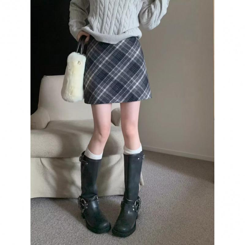 Women's High-Waist Retro Plaid Wool Skirt - A-Line Hip Style for Autumn/Winter 2024