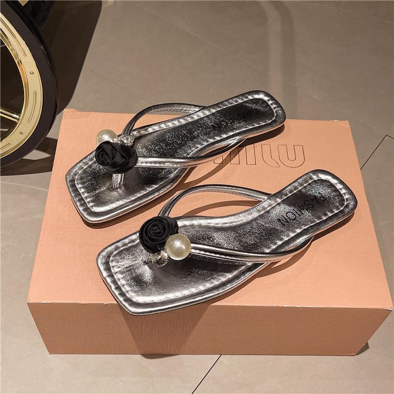 

Summer new large size toe flat bottom fashionable and comfortable square head pearl casual flip-flops 40 срібний