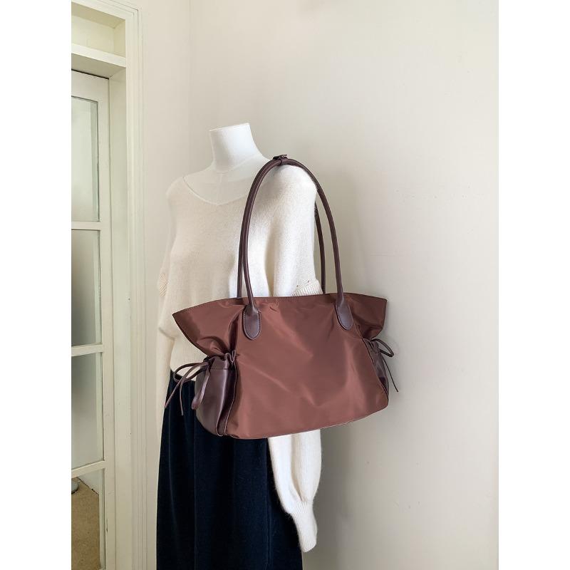 

New tote bag autumn and winter niche splicing shoulder bag college students class leisure large capacity nylon commuter bag women кофейный