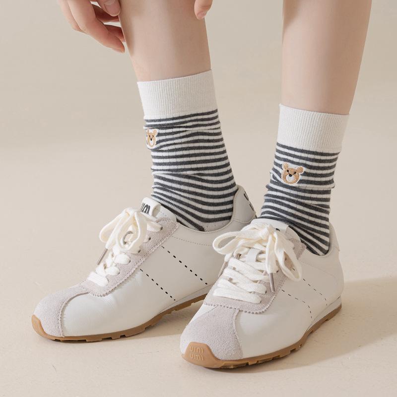 5/10 Pairs Casual Autumn Winter Embroidered Socks for Women Cute Cartoon Bear Mid Calf Socks Academic Style Striped Sweat Absorbing Cotton Socks