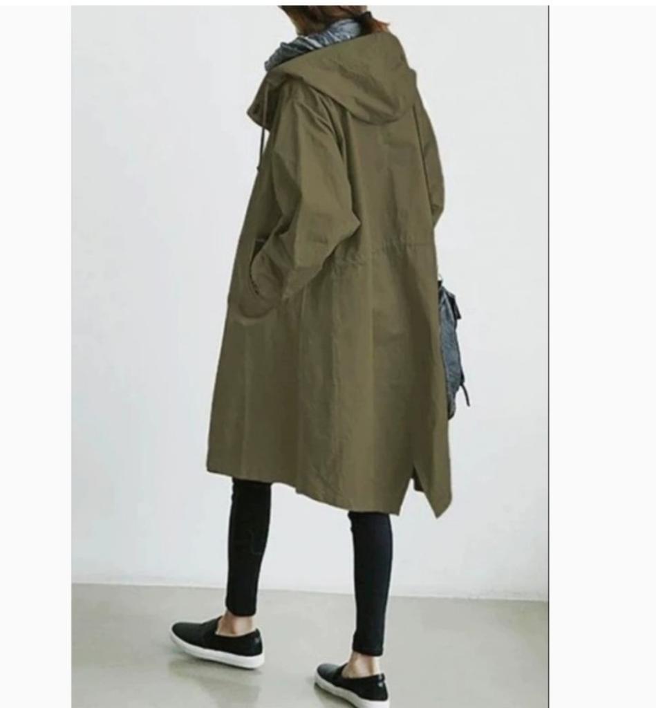 Casual trenchcoat voor dames met lange mouwen, middellange lengte, ceintuur en knoopsluiting.
