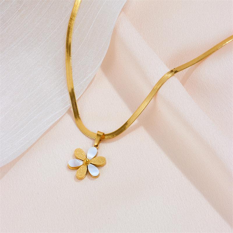 Elegant Daisy Necklace: White Shell Chrysanthemum Pendant On Non-Fading Titanium Steel Chain