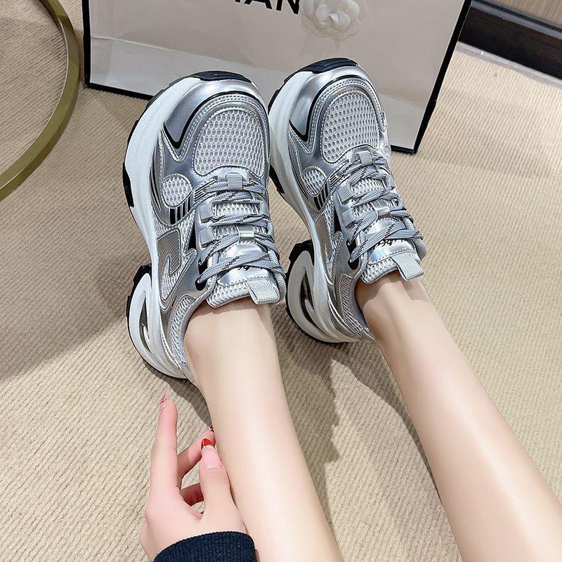 

Весенняя платформа папины кроссовки женские новые сетчатые дышащие модные серебристые увеличивающие рост повседневные спортивные туфли трендовая обувь 40 серебряный