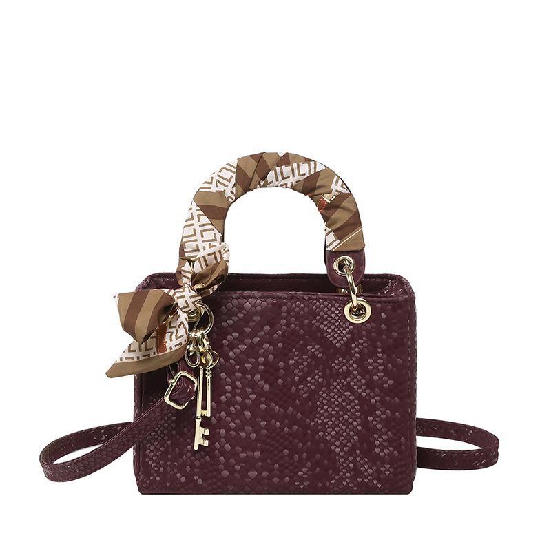 Spring and summer 2025 new European and American fashion retro handbag women's versatile silk scarf single shoulder Princess Diana bag tide