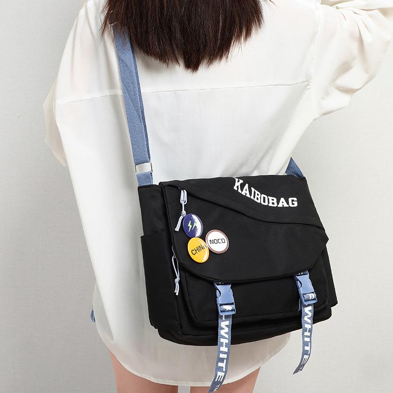 

Супер огненная нишевая сумка из ткани в иностранном стиле для женщин 2025 года, летняя новая японская универсальная вместительная студенческая сумка-мессенджер чёрный