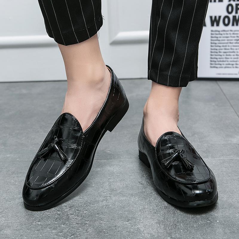 Large size leather shoes men's British pointed toe one pedal fringed men's shoes foot cover business leisure trend small leather shoes